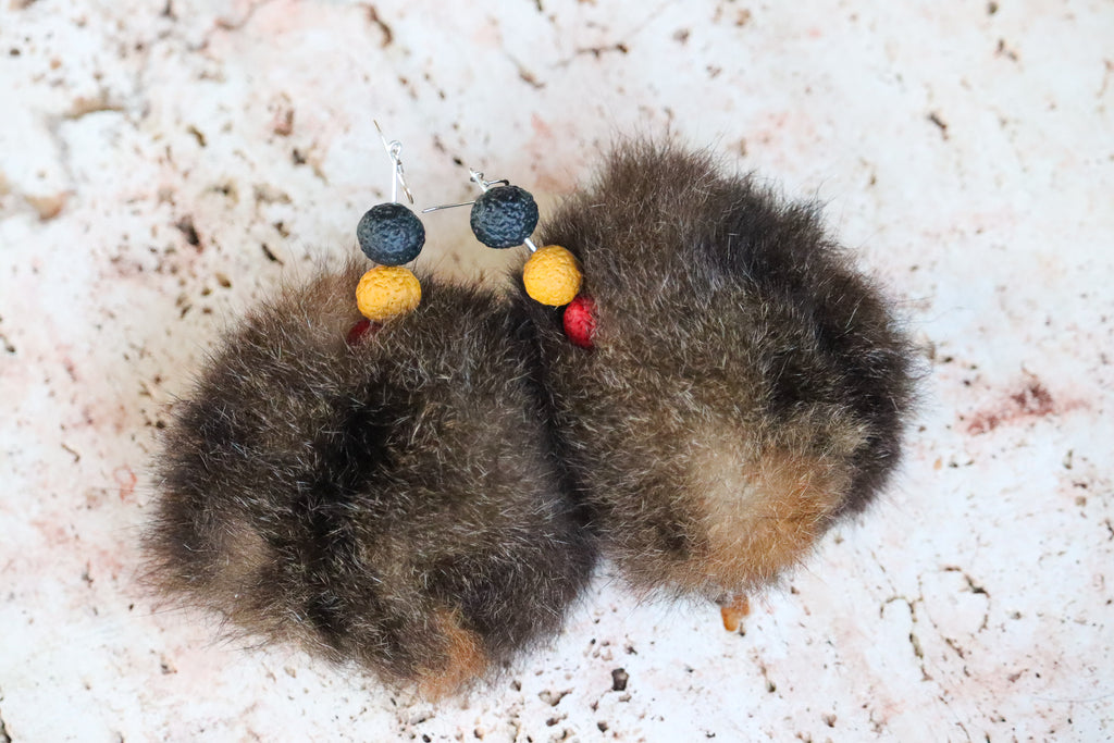 Possum fur pom pom - Earrings